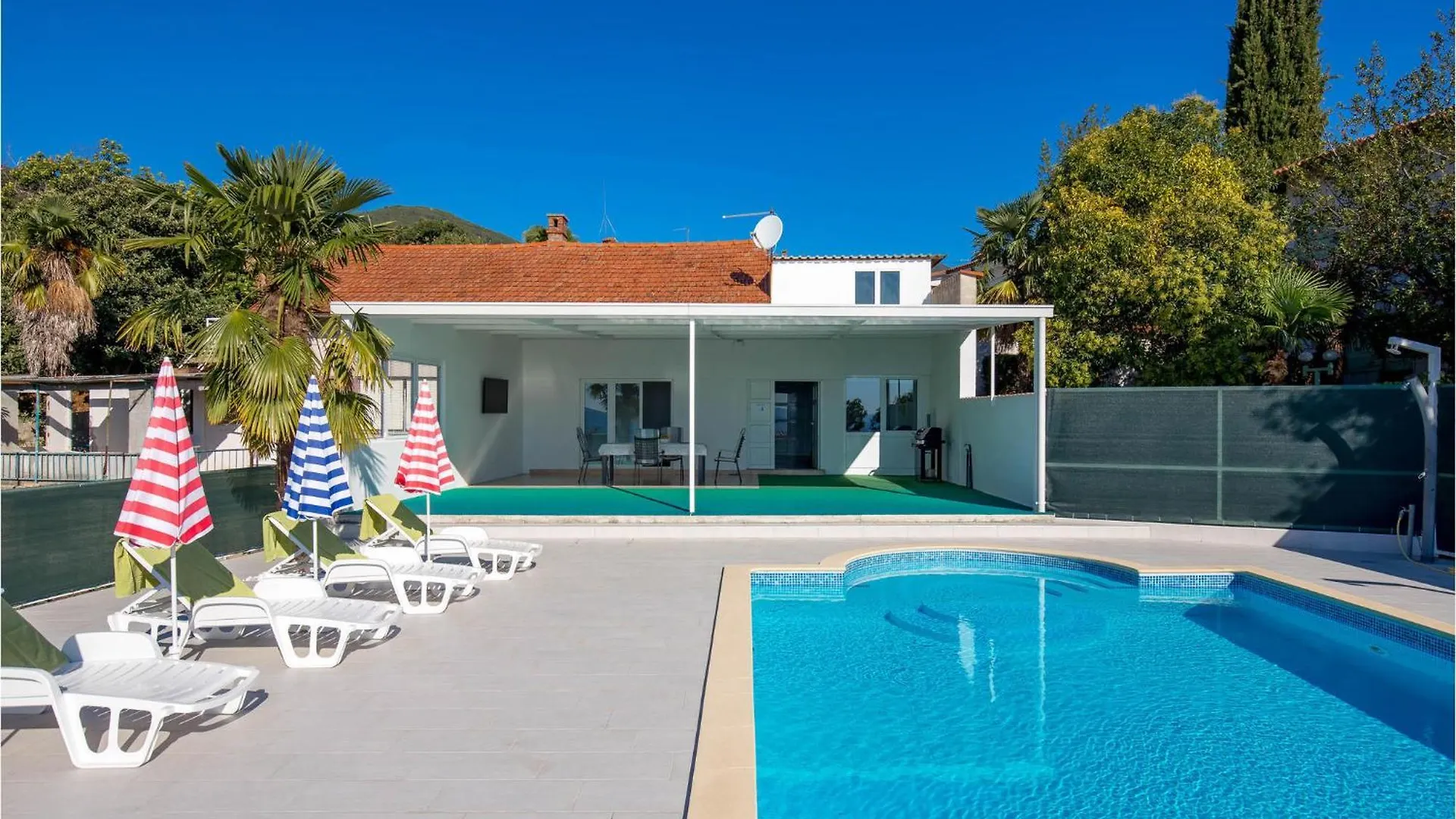 Gorgeous Home In Ika With Kitchen 0*,